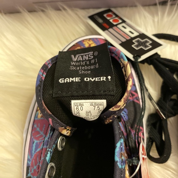 Vans Nintendo Donkey Kong Sneakers - Picture 6 of 9